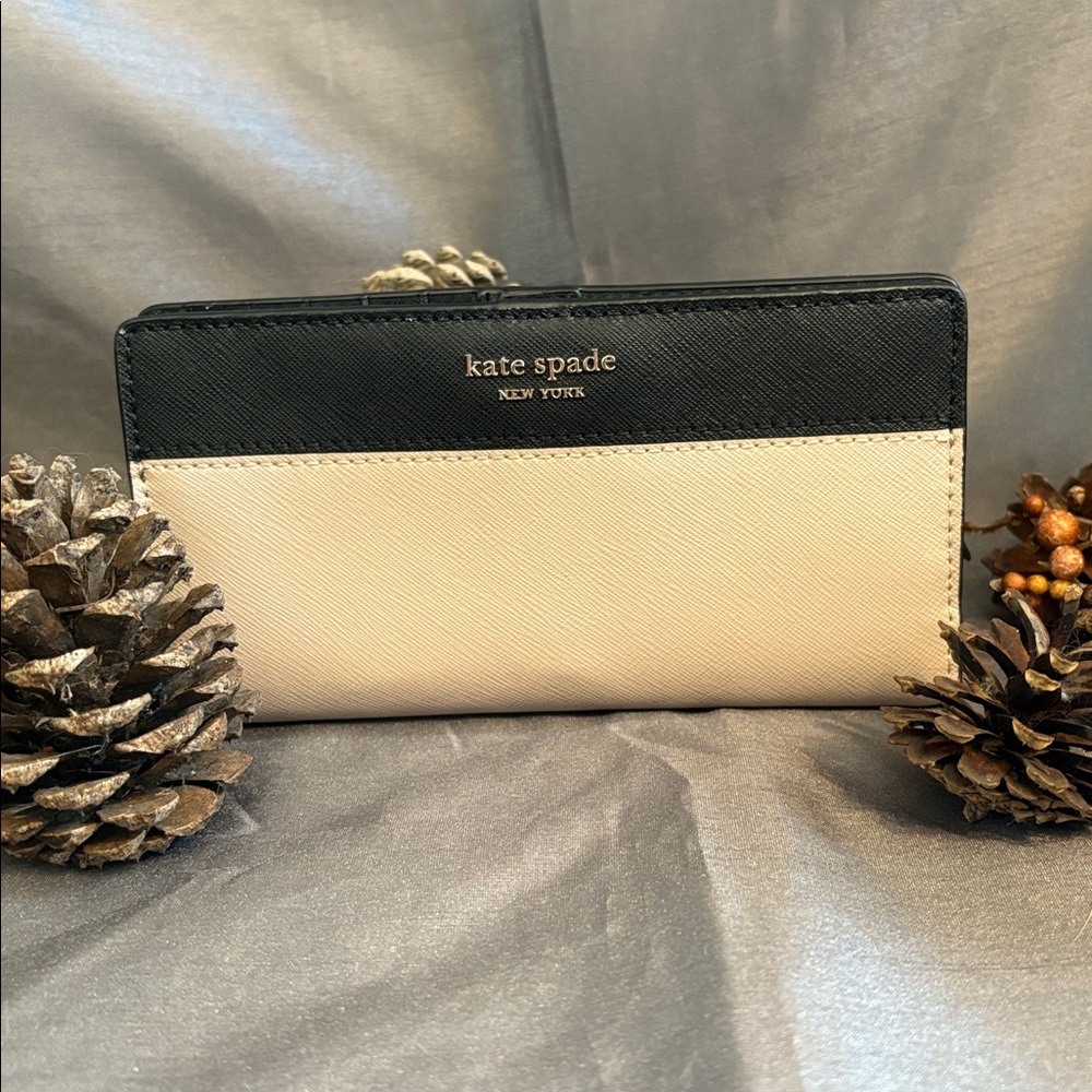 Kate Spade Black and Cream Bifold Wallet